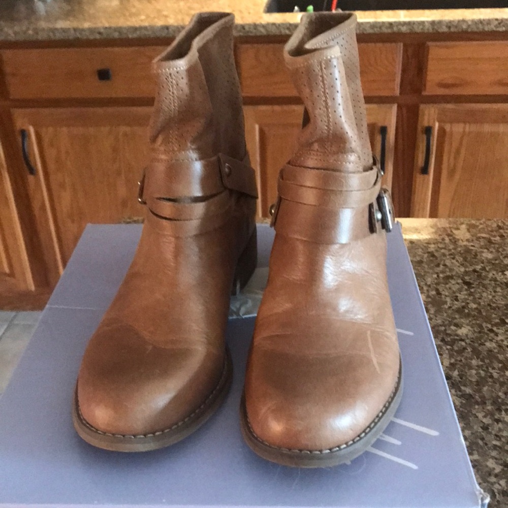 Marc Fisher light natural leather booties size 6.5.